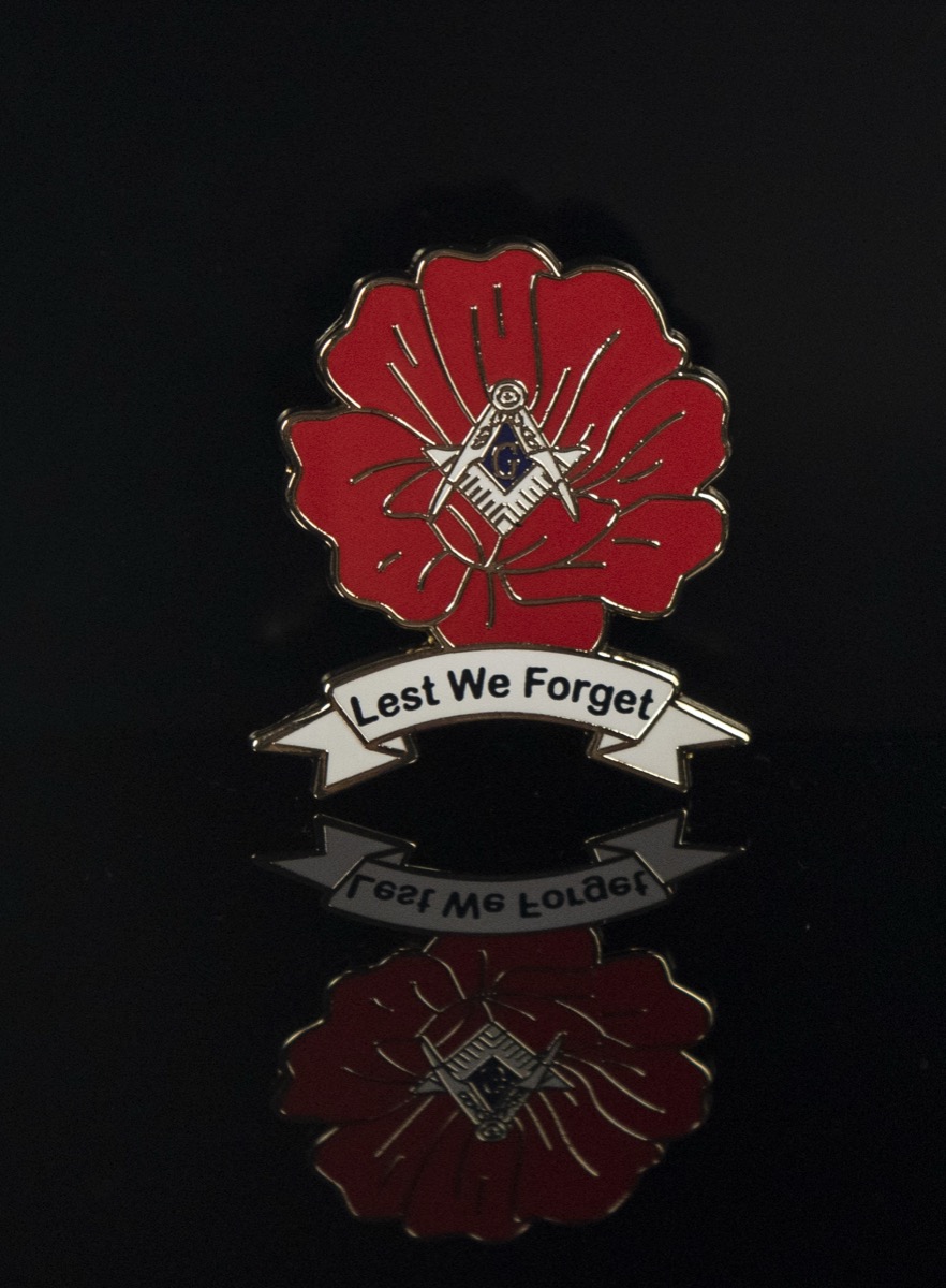 Masonic Poppy Lest We Forget Pin